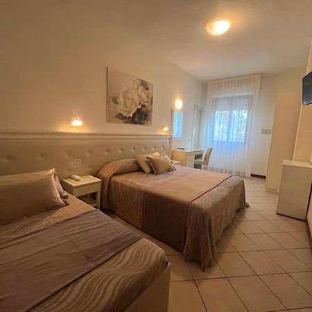 Hotel Athena Cervia Luaran gambar